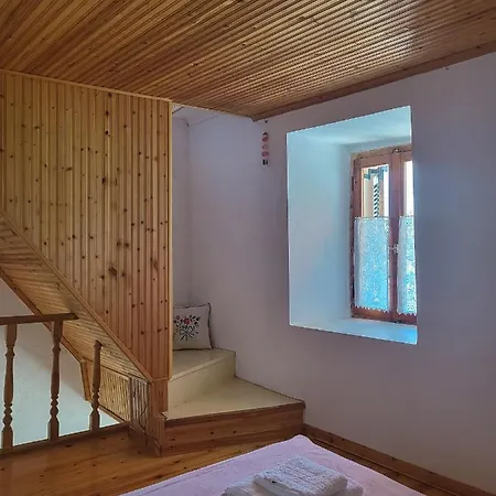 παραδοσιακό σπίτι με θέα * Tríkeri