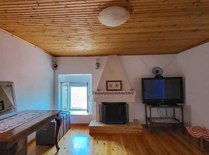 παραδοσιακό σπίτι με θέα *