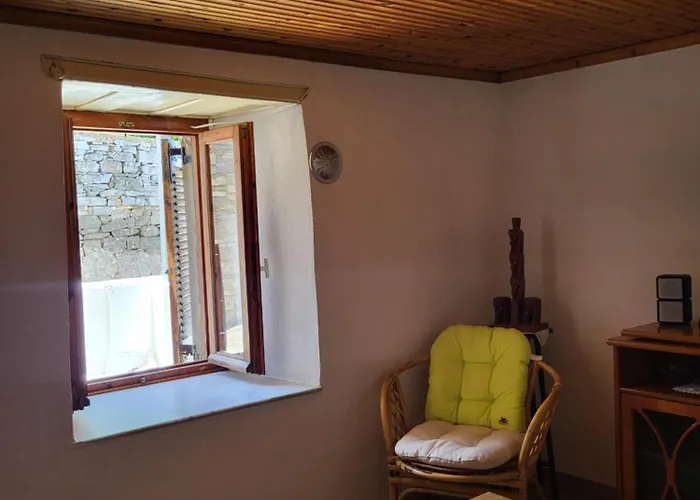 παραδοσιακό σπίτι με θέα *